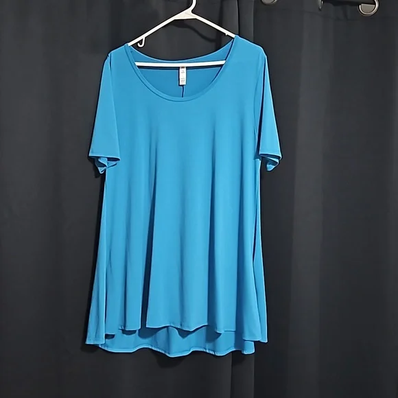 2 Large LuLaRoe Shirts = 1 Irma and 1 Tunic with side slits - Picture 6 of 9